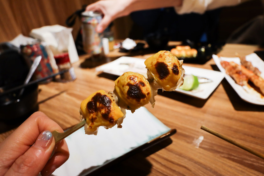 【台北內湖｜鳥居町日料居酒屋】爽快吃肉、大口品酒，人氣日式串燒居酒屋，近捷運東湖站／平價串燒 - Rita旅食生活