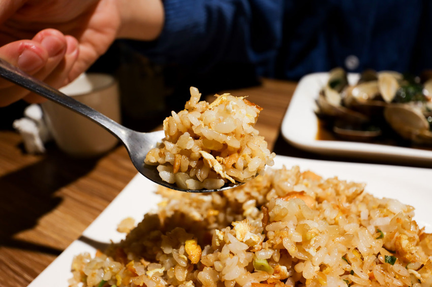 【台北內湖｜鳥居町日料居酒屋】爽快吃肉、大口品酒，人氣日式串燒居酒屋，近捷運東湖站／平價串燒 - Rita旅食生活