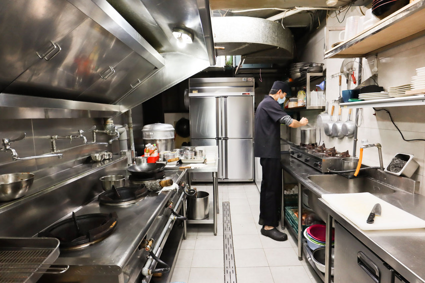 【台北內湖｜鳥居町日料居酒屋】爽快吃肉、大口品酒，人氣日式串燒居酒屋，近捷運東湖站／平價串燒 - Rita旅食生活