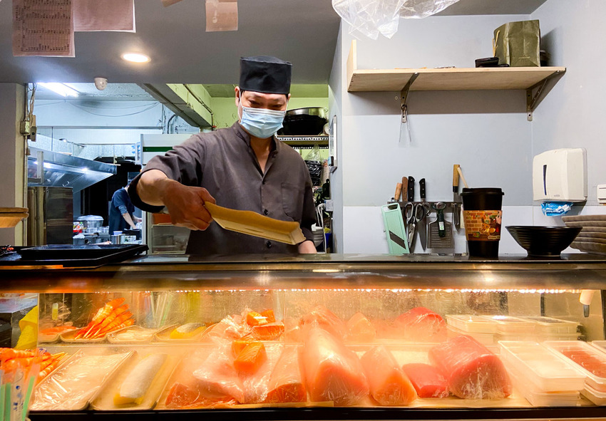 【台北內湖｜鳥居町日料居酒屋】爽快吃肉、大口品酒，人氣日式串燒居酒屋，近捷運東湖站／平價串燒 - Rita旅食生活