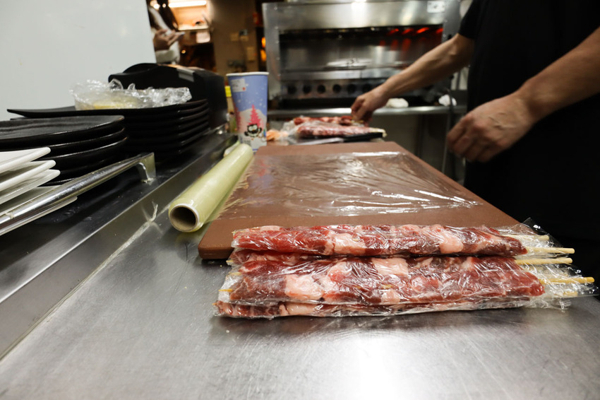 【台北內湖｜鳥居町日料居酒屋】爽快吃肉、大口品酒，人氣日式串燒居酒屋，近捷運東湖站／平價串燒 - Rita旅食生活