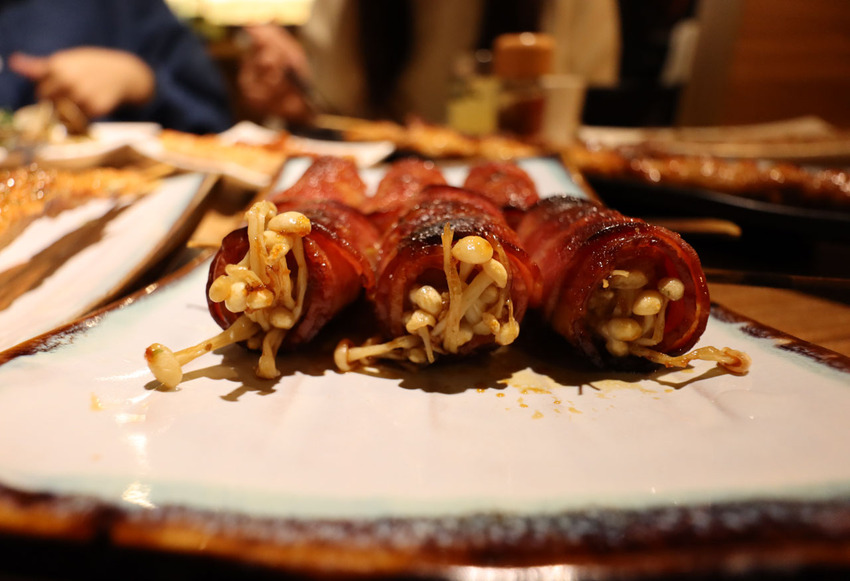 【台北內湖｜鳥居町日料居酒屋】爽快吃肉、大口品酒，人氣日式串燒居酒屋，近捷運東湖站／平價串燒 - Rita旅食生活