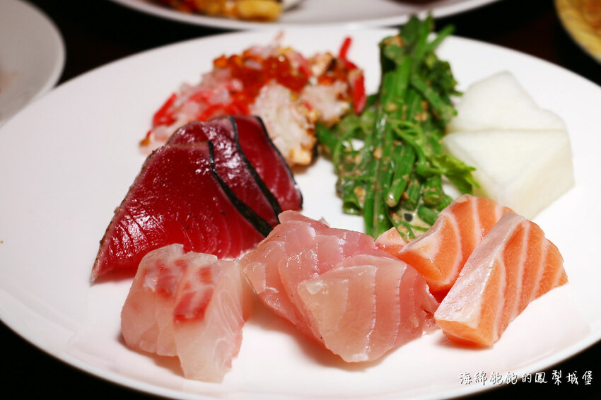 MEGA50/50樓Cafe 自助吃到飽餐廳｜期間限定日本A5和牛握壽司、草莓甜點吃到飽，參考價位及營業時間(捷運板橋站)