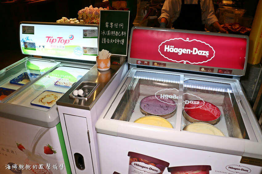 MEGA50/50樓Cafe 自助吃到飽餐廳｜期間限定日本A5和牛握壽司、草莓甜點吃到飽，參考價位及營業時間(捷運板橋站)