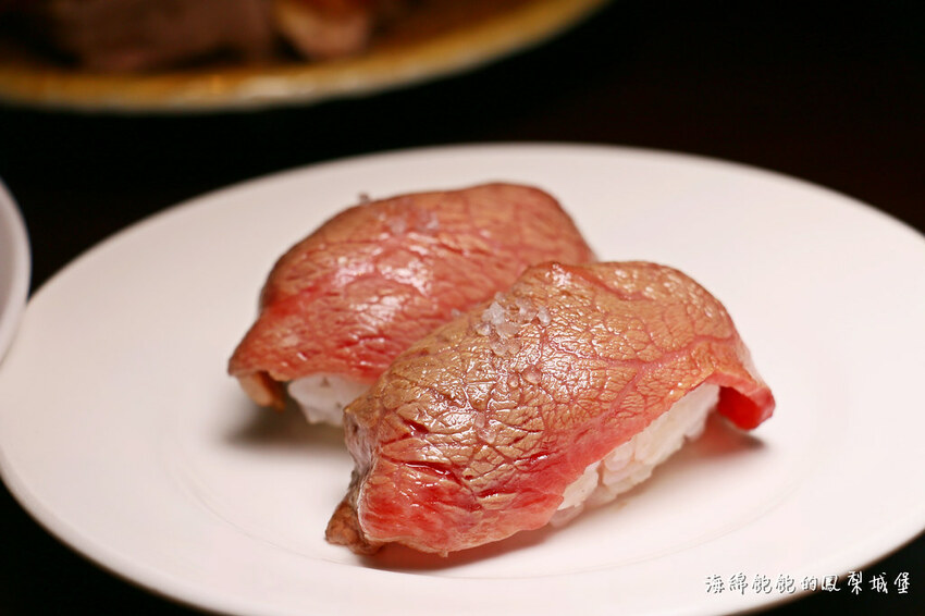 MEGA50/50樓Cafe 自助吃到飽餐廳｜期間限定日本A5和牛握壽司、草莓甜點吃到飽，參考價位及營業時間(捷運板橋站)