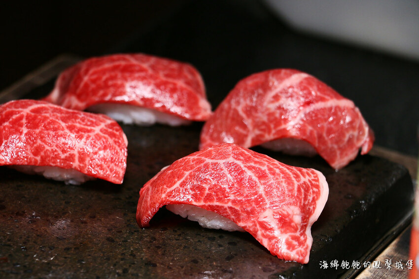 MEGA50/50樓Cafe 自助吃到飽餐廳｜期間限定日本A5和牛握壽司、草莓甜點吃到飽，參考價位及營業時間(捷運板橋站)