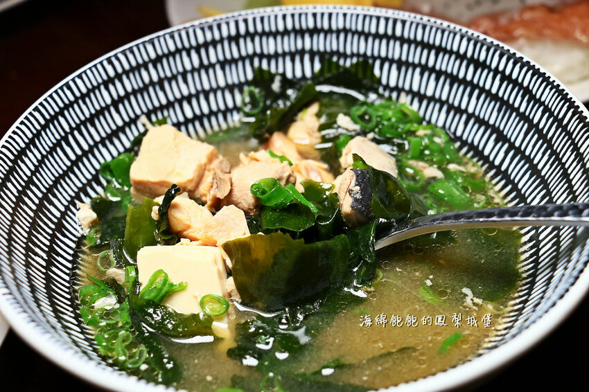 MEGA50/50樓Cafe 自助吃到飽餐廳｜期間限定日本A5和牛握壽司、草莓甜點吃到飽，參考價位及營業時間(捷運板橋站)