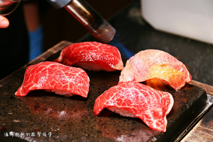 MEGA50/50樓Cafe 自助吃到飽餐廳｜期間限定日本A5和牛握壽司、草莓甜點吃到飽，參考價位及營業時間(捷運板橋站)