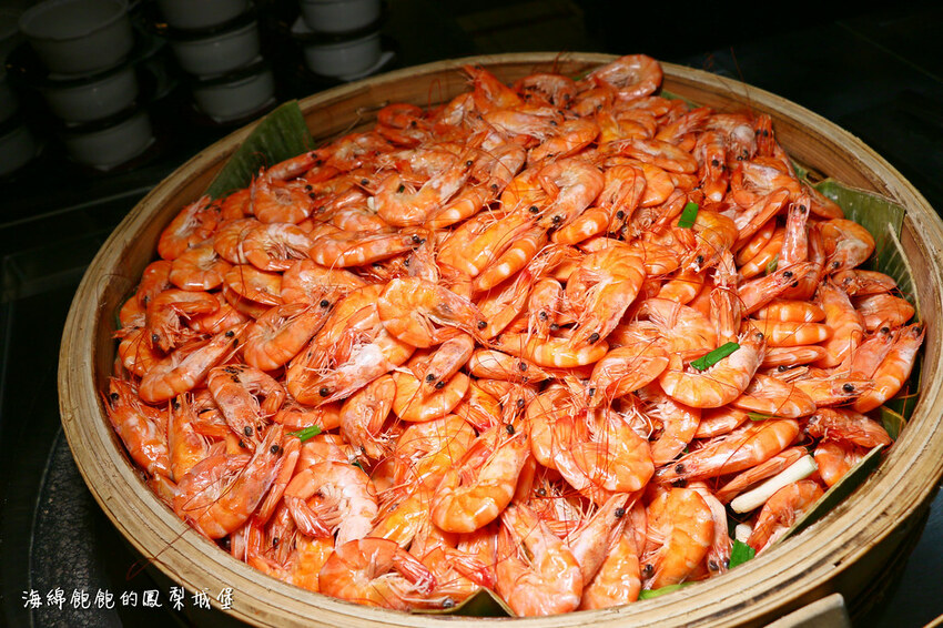 MEGA50/50樓Cafe 自助吃到飽餐廳｜期間限定日本A5和牛握壽司、草莓甜點吃到飽，參考價位及營業時間(捷運板橋站)