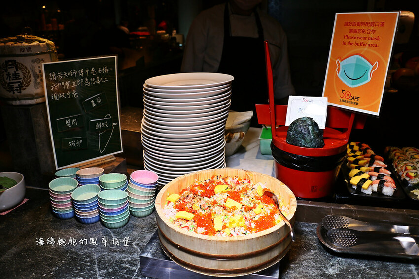 MEGA50/50樓Cafe 自助吃到飽餐廳｜期間限定日本A5和牛握壽司、草莓甜點吃到飽，參考價位及營業時間(捷運板橋站)