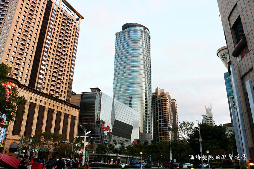 MEGA50/50樓Cafe 自助吃到飽餐廳｜期間限定日本A5和牛握壽司、草莓甜點吃到飽，參考價位及營業時間(捷運板橋站)