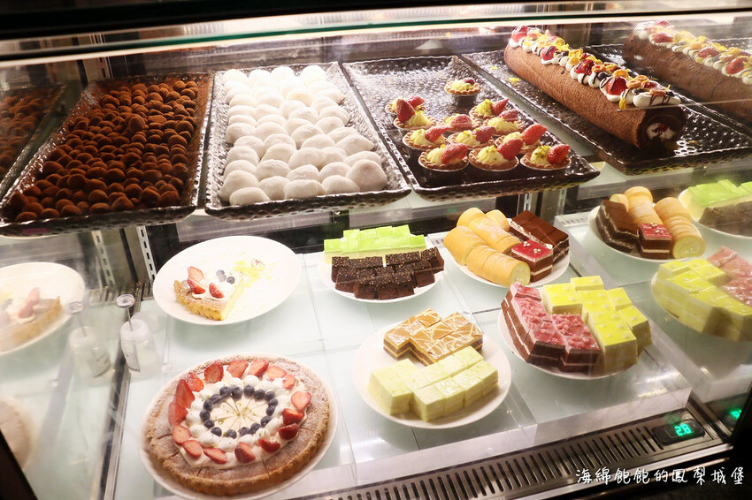 MEGA50/50樓Cafe 自助吃到飽餐廳｜期間限定日本A5和牛握壽司、草莓甜點吃到飽，參考價位及營業時間(捷運板橋站)