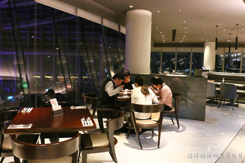 MEGA50/50樓Cafe 自助吃到飽餐廳｜期間限定日本A5和牛握壽司、草莓甜點吃到飽，參考價位及營業時間(捷運板橋站)