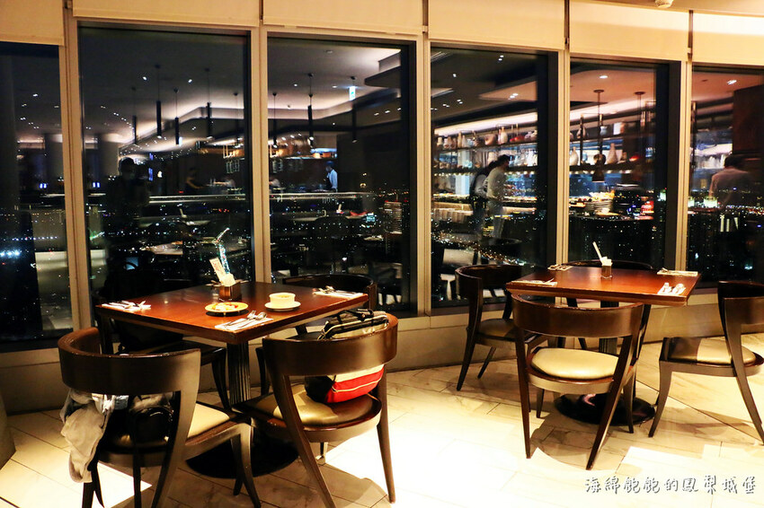 MEGA50/50樓Cafe 自助吃到飽餐廳｜期間限定日本A5和牛握壽司、草莓甜點吃到飽，參考價位及營業時間(捷運板橋站)