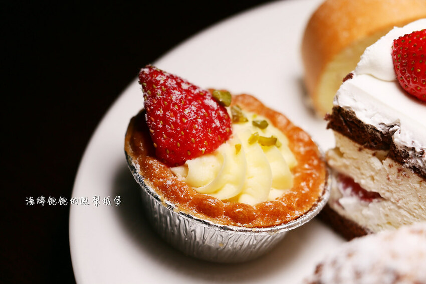 MEGA50/50樓Cafe 自助吃到飽餐廳｜期間限定日本A5和牛握壽司、草莓甜點吃到飽，參考價位及營業時間(捷運板橋站)