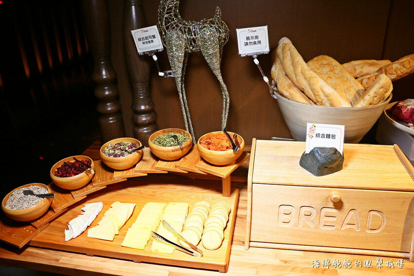 MEGA50/50樓Cafe 自助吃到飽餐廳｜期間限定日本A5和牛握壽司、草莓甜點吃到飽，參考價位及營業時間(捷運板橋站)