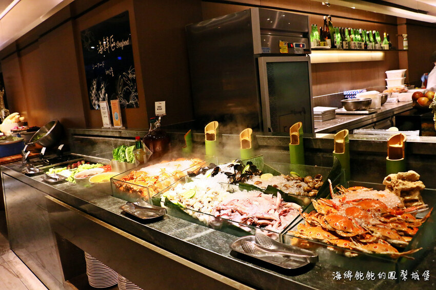 MEGA50/50樓Cafe 自助吃到飽餐廳｜期間限定日本A5和牛握壽司、草莓甜點吃到飽，參考價位及營業時間(捷運板橋站)