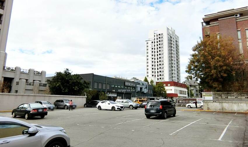 崇德路商圈最大自助式海陸百匯吃到飽，平午買二送一，除夕圍爐新選擇，近洲際棒球場，君宴百食匯 - 蘋果話日常