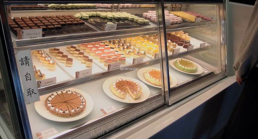 崇德路商圈最大自助式海陸百匯吃到飽，平午買二送一，除夕圍爐新選擇，近洲際棒球場，君宴百食匯 - 蘋果話日常