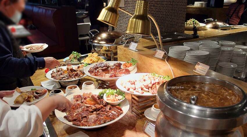 崇德路商圈最大自助式海陸百匯吃到飽，平午買二送一，除夕圍爐新選擇，近洲際棒球場，君宴百食匯 - 蘋果話日常