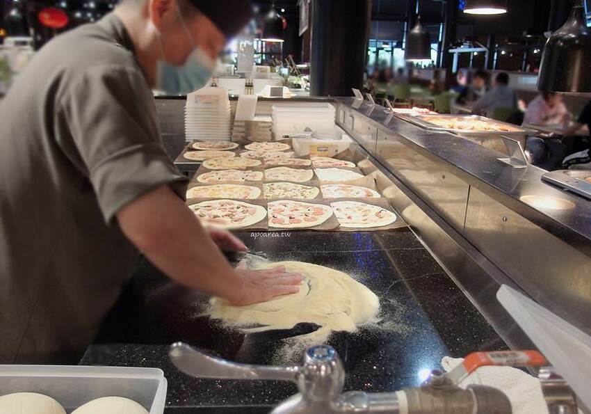 崇德路商圈最大自助式海陸百匯吃到飽，平午買二送一，除夕圍爐新選擇，近洲際棒球場，君宴百食匯 - 蘋果話日常