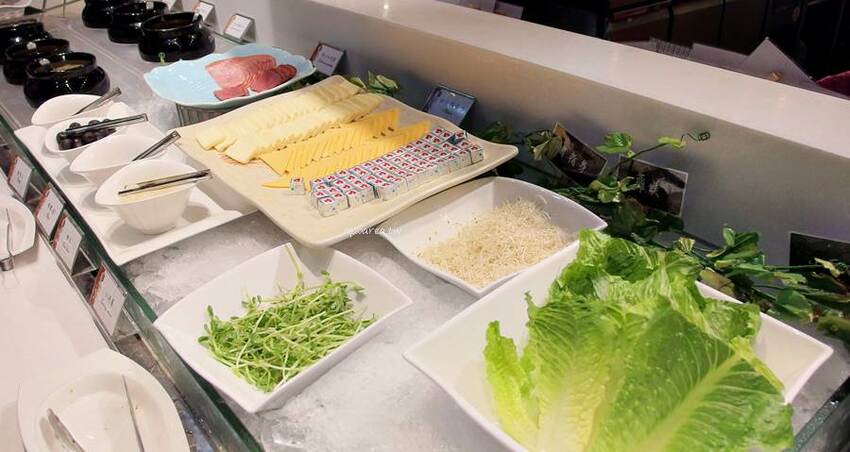 崇德路商圈最大自助式海陸百匯吃到飽，平午買二送一，除夕圍爐新選擇，近洲際棒球場，君宴百食匯 - 蘋果話日常