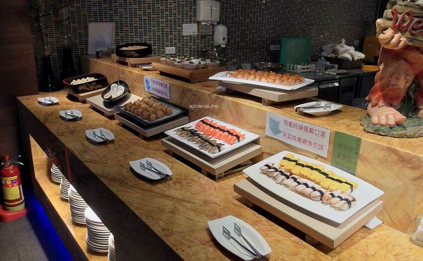 崇德路商圈最大自助式海陸百匯吃到飽，平午買二送一，除夕圍爐新選擇，近洲際棒球場，君宴百食匯 - 蘋果話日常