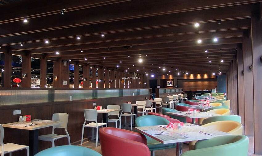 崇德路商圈最大自助式海陸百匯吃到飽，平午買二送一，除夕圍爐新選擇，近洲際棒球場，君宴百食匯 - 蘋果話日常