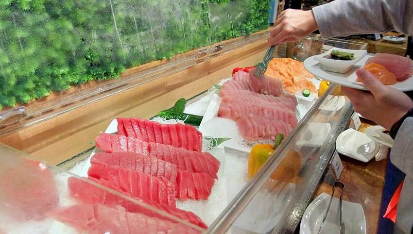 崇德路商圈最大自助式海陸百匯吃到飽，平午買二送一，除夕圍爐新選擇，近洲際棒球場，君宴百食匯 - 蘋果話日常