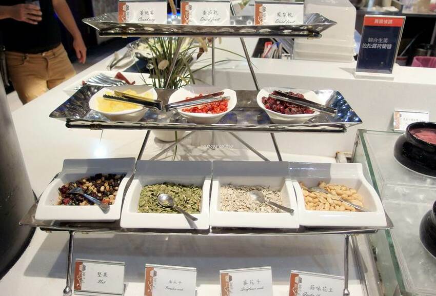 崇德路商圈最大自助式海陸百匯吃到飽，平午買二送一，除夕圍爐新選擇，近洲際棒球場，君宴百食匯 - 蘋果話日常