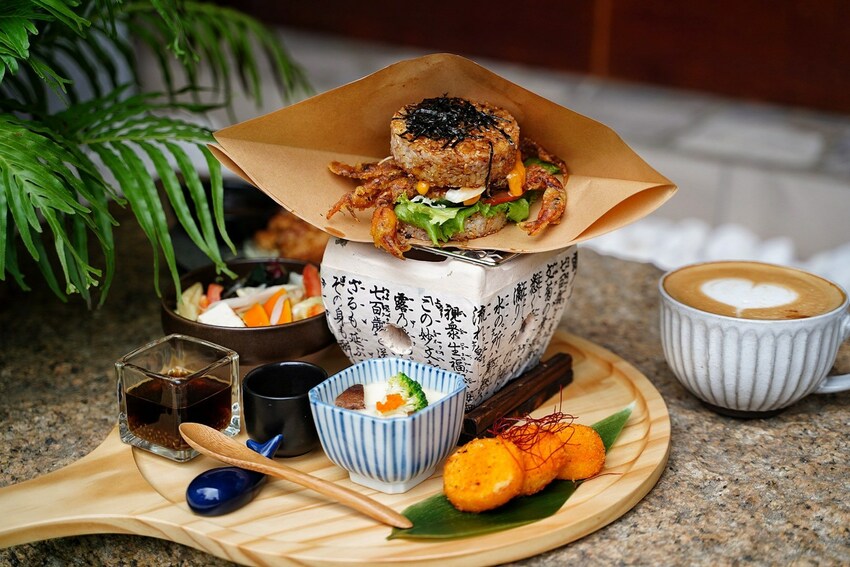 新竹新開幕咖啡廳『52赫茲珈琲 Hertz Café』，主要販售花式、手沖咖啡還有各式日式料理及下午茶，目前沒有用餐時間限制，且不取服務費！ - 阿華田的美食日記