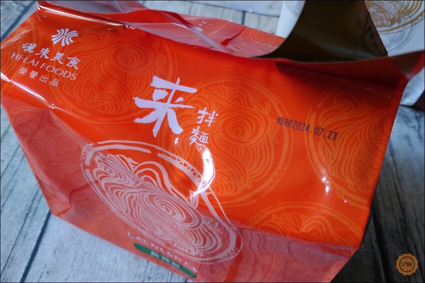 高雄市前金區宅配美食推薦：漢來美食-來拌麵（酸辣粉、胡麻椒香、椒麻醬香）、蛋捲開箱試吃