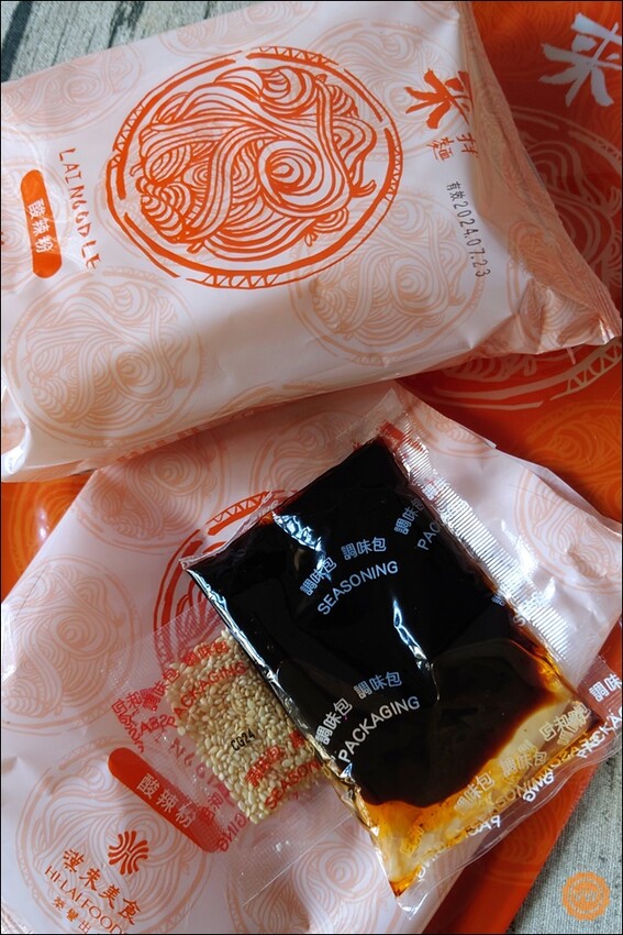 高雄市前金區宅配美食推薦：漢來美食-來拌麵（酸辣粉、胡麻椒香、椒麻醬香）、蛋捲開箱試吃