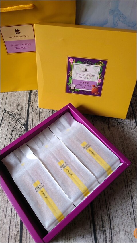 高雄市前金區宅配美食推薦：漢來美食-來拌麵（酸辣粉、胡麻椒香、椒麻醬香）、蛋捲開箱試吃