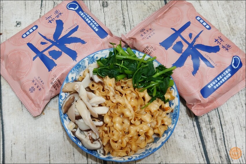 高雄市前金區宅配美食推薦：漢來美食-來拌麵（酸辣粉、胡麻椒香、椒麻醬香）、蛋捲開箱試吃