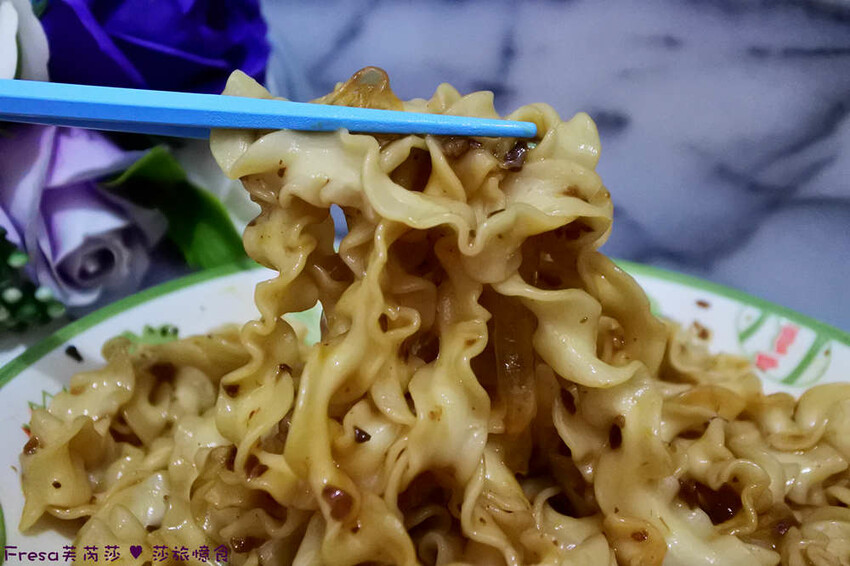 宅配美食【漢來美食】五星級來拌麵＋酸辣粉.添加未來肉臊超獨特.輕鬆在家七分鐘打造飯店級麵攤│拌麵推薦│素