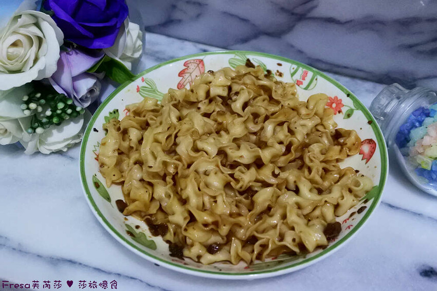 宅配美食【漢來美食】五星級來拌麵＋酸辣粉.添加未來肉臊超獨特.輕鬆在家七分鐘打造飯店級麵攤│拌麵推薦│素