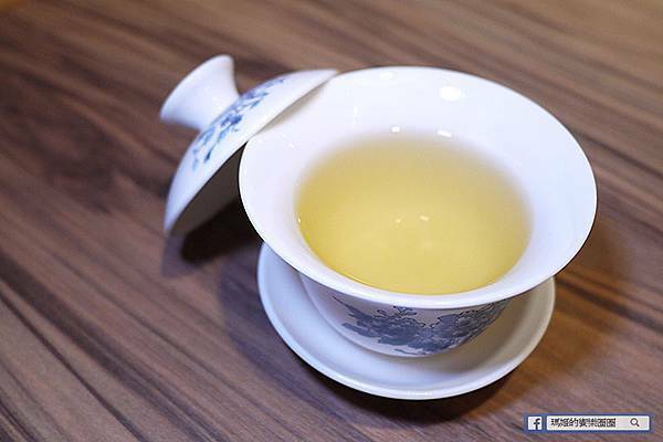 成功國宅美食【太ONE牛肉麵/少小白頂級豆奶】台北牛肉麵推薦/科技大樓美食