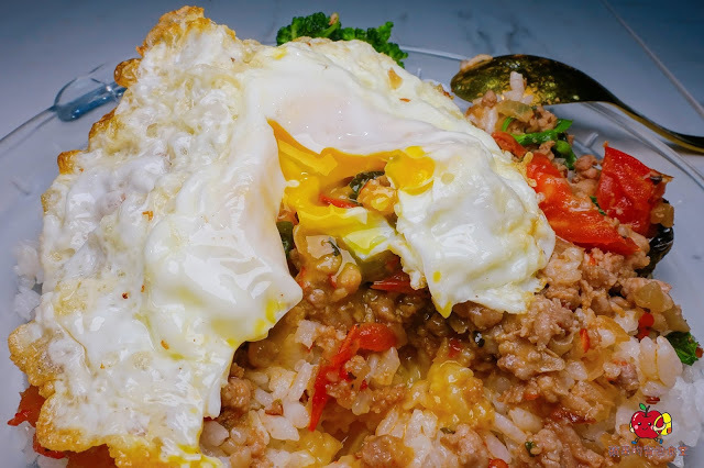 [雲泰料理] 新竹 芭芭食堂 巨城旁難得的平價餐廳 推薦酸辣泰式打拋豬飯 充滿南洋風味的椰香雞湯麵