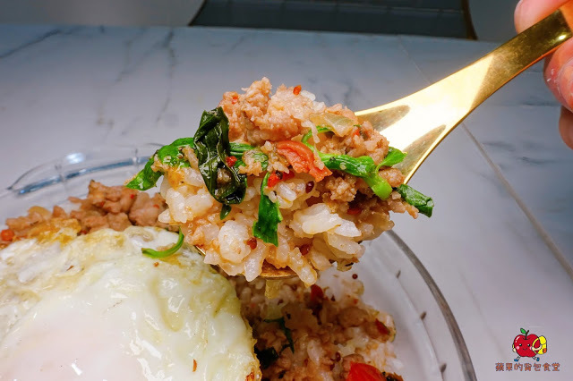 [雲泰料理] 新竹 芭芭食堂 巨城旁難得的平價餐廳 推薦酸辣泰式打拋豬飯 充滿南洋風味的椰香雞湯麵