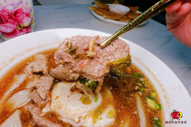 [雲泰料理] 新竹 芭芭食堂 巨城旁難得的平價餐廳 推薦酸辣泰式打拋豬飯 充滿南洋風味的椰香雞湯麵