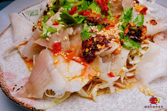 [雲泰料理] 新竹 芭芭食堂 巨城旁難得的平價餐廳 推薦酸辣泰式打拋豬飯 充滿南洋風味的椰香雞湯麵