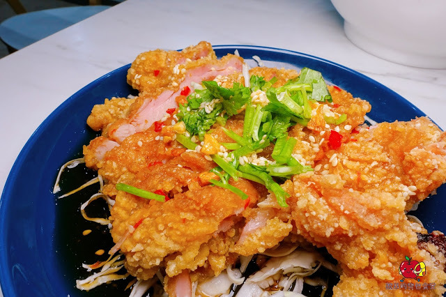 [雲泰料理] 新竹 芭芭食堂 巨城旁難得的平價餐廳 推薦酸辣泰式打拋豬飯 充滿南洋風味的椰香雞湯麵