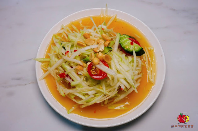 [雲泰料理] 新竹 芭芭食堂 巨城旁難得的平價餐廳 推薦酸辣泰式打拋豬飯 充滿南洋風味的椰香雞湯麵