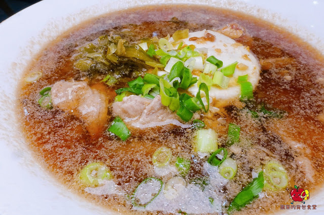 [雲泰料理] 新竹 芭芭食堂 巨城旁難得的平價餐廳 推薦酸辣泰式打拋豬飯 充滿南洋風味的椰香雞湯麵