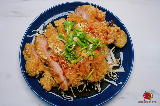 [雲泰料理] 新竹 芭芭食堂 巨城旁難得的平價餐廳 推薦酸辣泰式打拋豬飯 充滿南洋風味的椰香雞湯麵