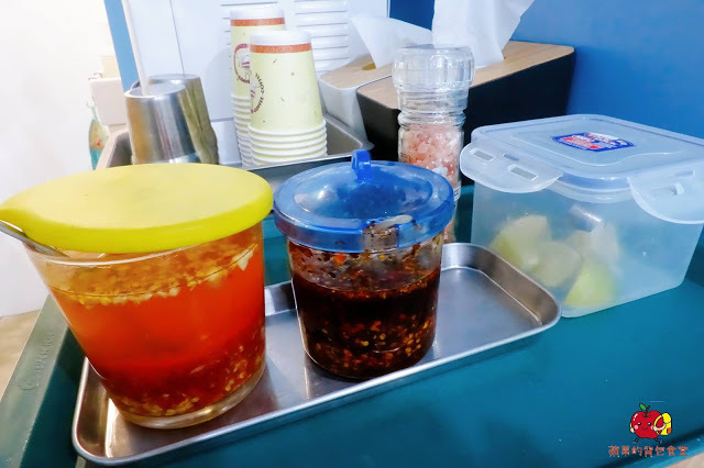 [雲泰料理] 新竹 芭芭食堂 巨城旁難得的平價餐廳 推薦酸辣泰式打拋豬飯 充滿南洋風味的椰香雞湯麵