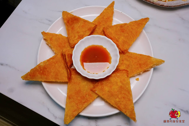 [雲泰料理] 新竹 芭芭食堂 巨城旁難得的平價餐廳 推薦酸辣泰式打拋豬飯 充滿南洋風味的椰香雞湯麵