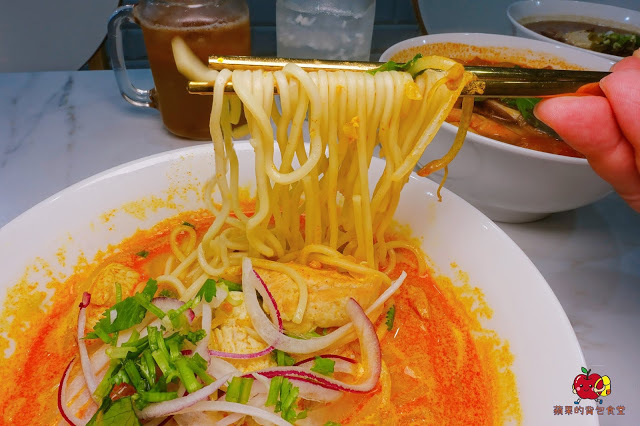 [雲泰料理] 新竹 芭芭食堂 巨城旁難得的平價餐廳 推薦酸辣泰式打拋豬飯 充滿南洋風味的椰香雞湯麵