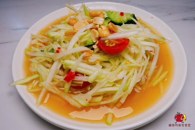 [雲泰料理] 新竹 芭芭食堂 巨城旁難得的平價餐廳 推薦酸辣泰式打拋豬飯 充滿南洋風味的椰香雞湯麵